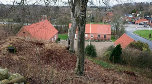 Daugbjerg præstegård set fra Daugbjerg Kirkegård