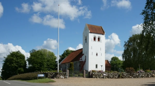 Smollerup Kirke set fra NV