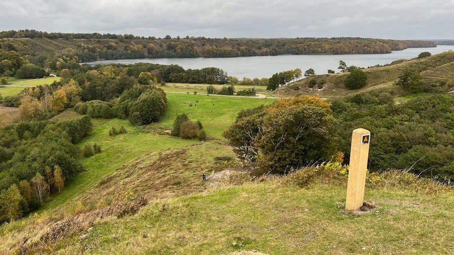 Udsigt fra Gletsjerruten med Hald sø i baggrunden